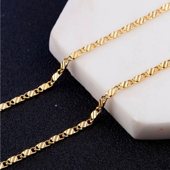 18 Inch Gold Chain Unique Style - Picture 4 of 4